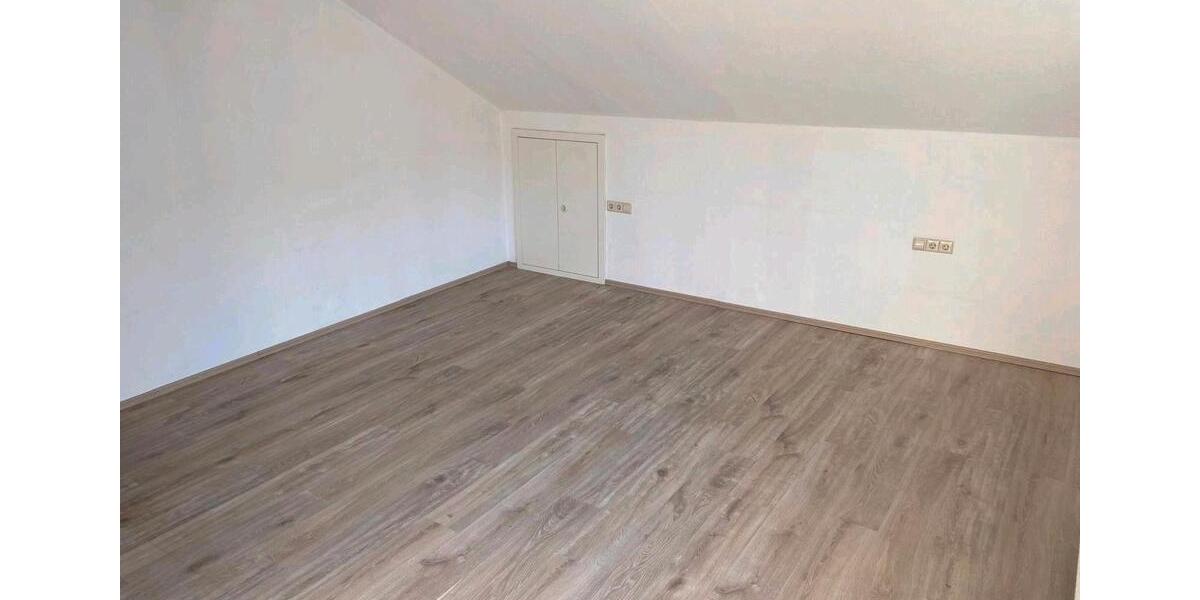 Dachgeschoßwohnung Beuren - 3 Zimmer, 80 m&sup2;, 880&euro; | Angebot:26042470