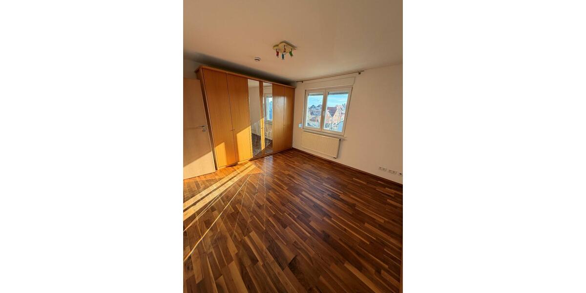 Etagenwohnung Stuttgart Zuffenhausen - 3 Zimmer, 81 m&sup2;, 1.200&euro; | Angebot:25948451