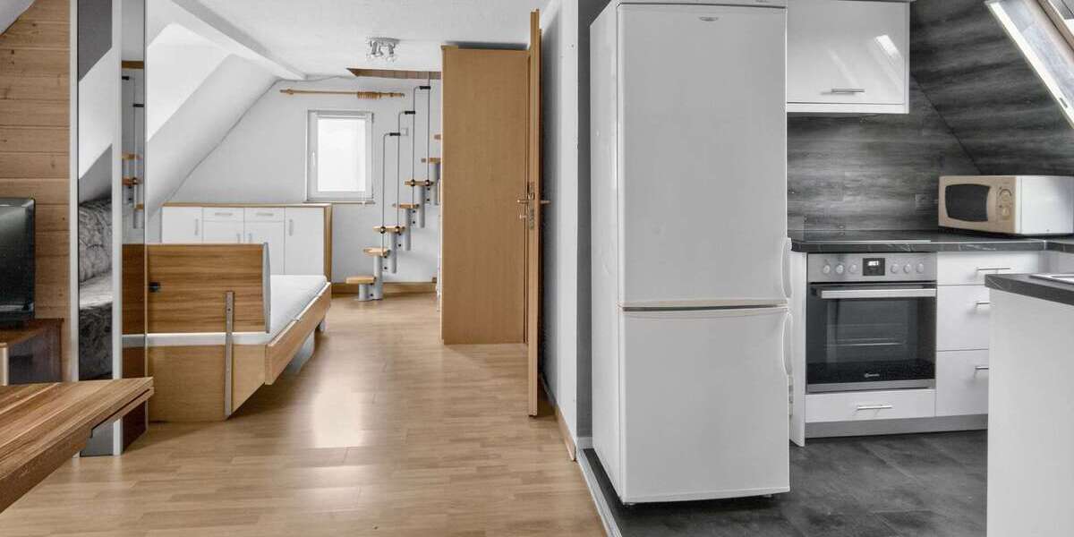 Lichtdurchflutete DG-Wohnung mit zusätzlichem Dachboden - Dachgeschoßwohnung Stuttgart Feuerbach | Angebot:24831534