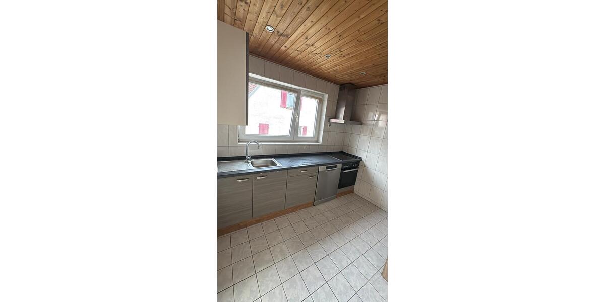 Etagenwohnung Sachsenheim - 3 Zimmer, 75 m&sup2;, 1.150&euro; | Angebot:26037934
