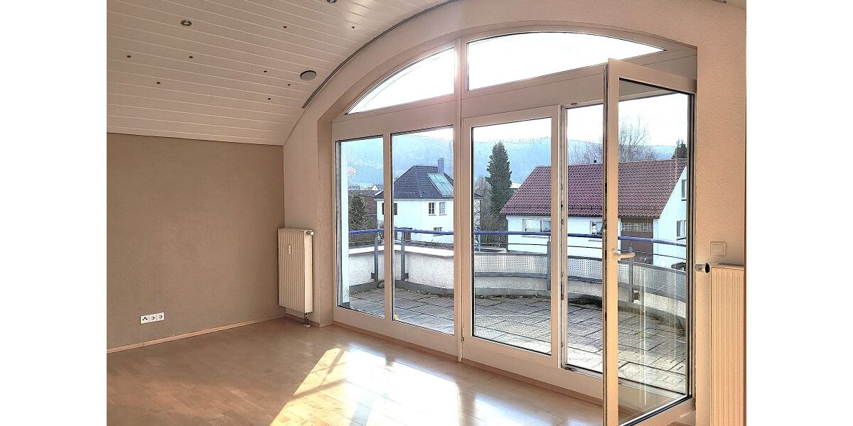 Provisionsfrei* Sofort beziehbar PENTHOUSEFEELING 5-Zi. WHG auf 145 m² übers DG inkl. 2 KFZ-Stellpl. - Dachgeschoßwohnung Lorch | Angebot:26052114