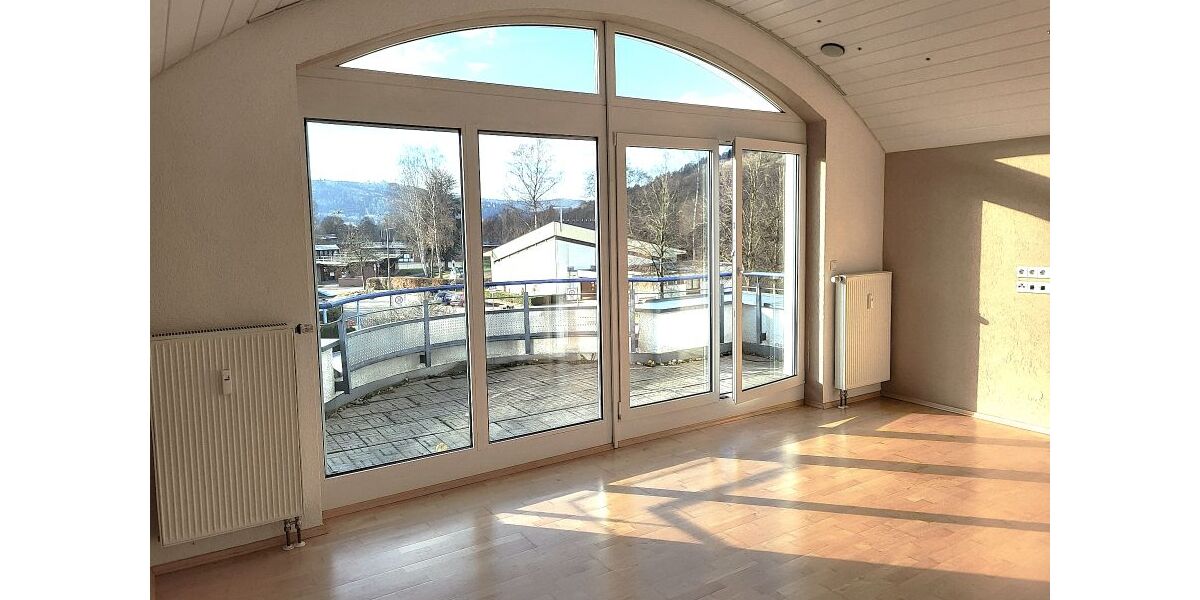 Provisionsfrei* Sofort beziehbar PENTHOUSEFEELING 5-Zi. WHG auf 145 m² übers DG inkl. 2 KFZ-Stellpl. - Dachgeschoßwohnung Lorch | Angebot:26052114