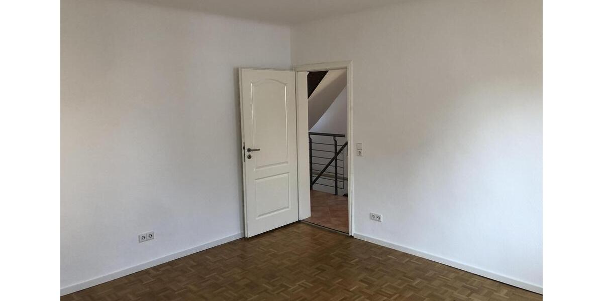 Doppelhaushälfte Fellbach Oeffingen - 6 Zimmer, 160 m&sup2;, 2.500&euro; | Angebot:26129547