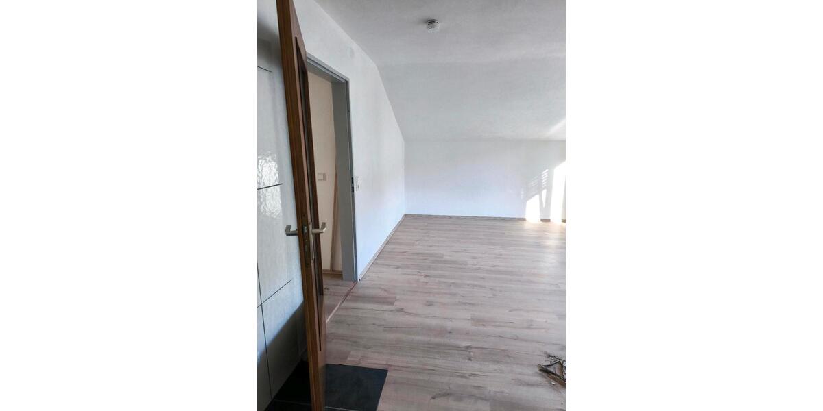 Dachgeschoßwohnung Stuttgart Feuerbach - 1.5 Zimmer, 34 m&sup2;, 850&euro; | Angebot:26616081
