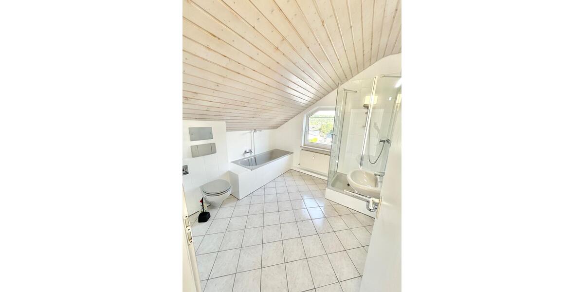 Dachgeschoßwohnung Oberriexingen - 3 Zimmer, 76 m&sup2;, 912&euro; | Angebot:25936829