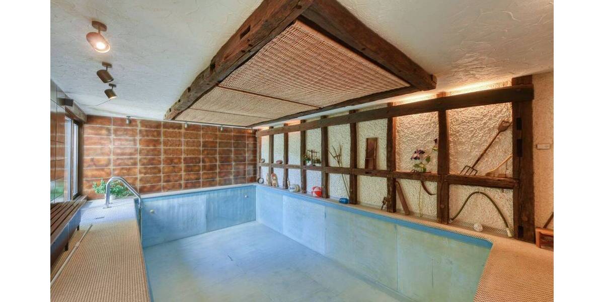 Mehrfamilienhaus, Wohnhaus Stuttgart Ost - 9 Zimmer, 256 m&sup2;, 980.000&euro; | Angebot:25670990