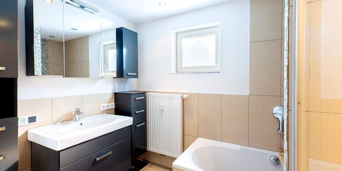 Mehrfamilienhaus, Wohnhaus Marbach am Neckar Marbach - 9 Zimmer, 221 m&sup2;, 598.000&euro; | Angebot:25697954