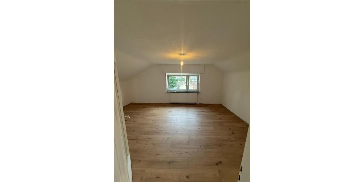 Dachgeschoßwohnung Ludwigsburg Eglosheim - 3 Zimmer, 48 m&sup2;, 890&euro; | Angebot:26574199