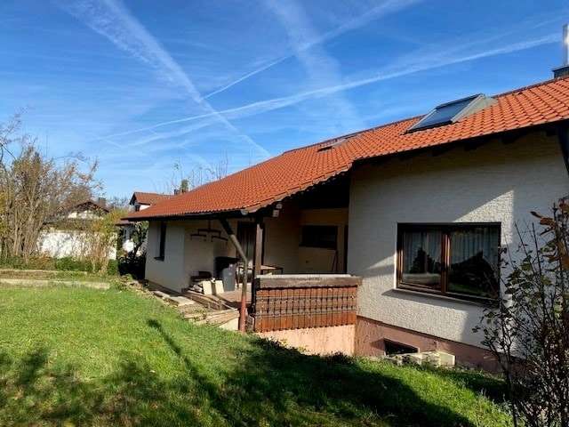 Einfamilienhaus Bissingen - 8 Zimmer, 224 m&sup2;, 559.000&euro; | Angebot:25198360