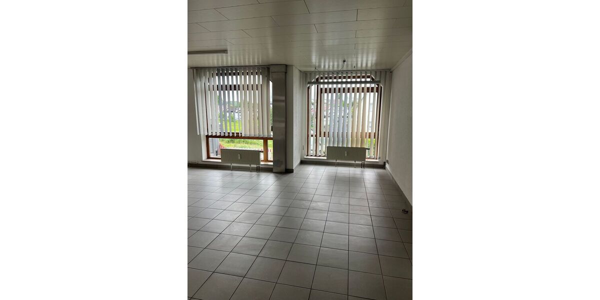 Helle Büroräume mit Lager im UG - Gewerbeobjekt Rutesheim | Angebot:27302387