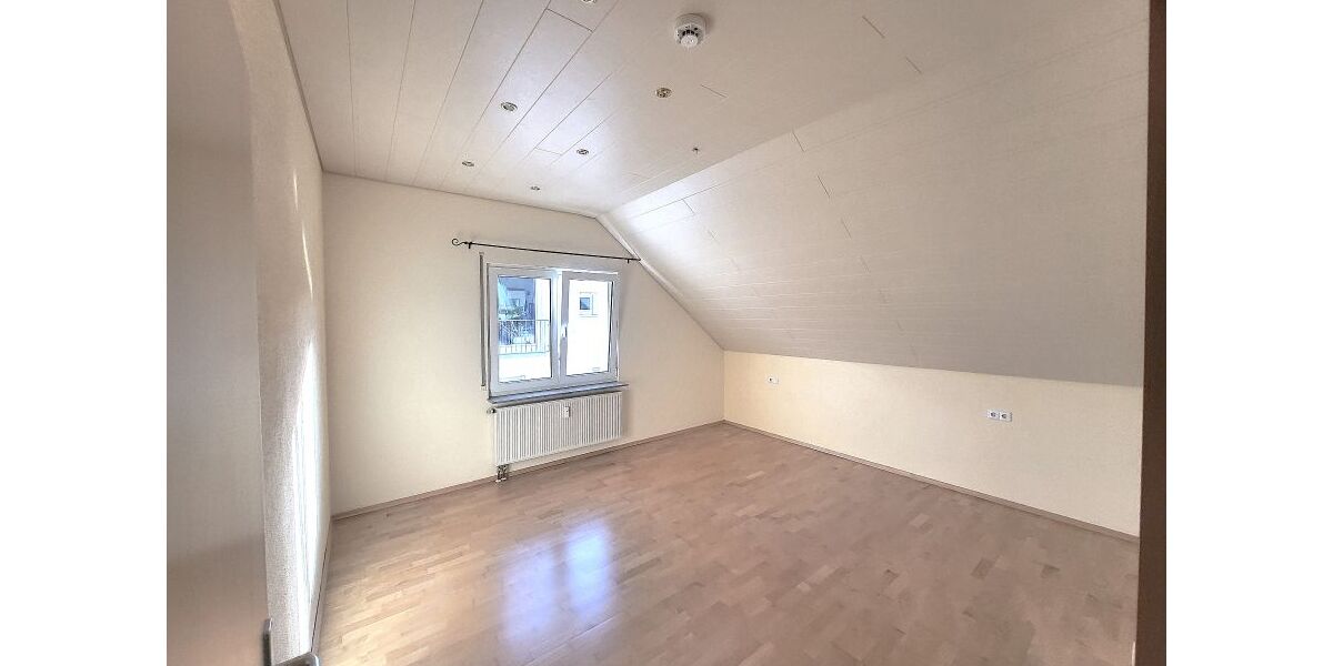 EINZIEHEN & WOHLFÜHLEN neuw. 4,5 Zi. DG WHG zum 1.7.26 an max. 3 Personen Nichtraucher - Einfamilienhaus Lorch | Angebot:26698492