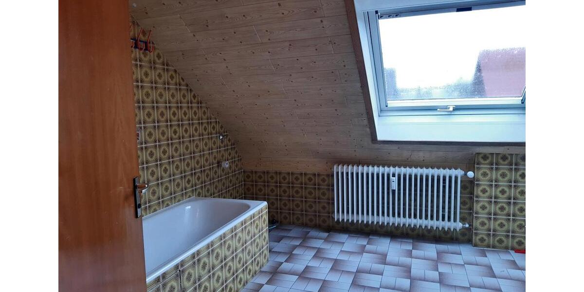 Dachgeschoßwohnung Walddorfhäslach - 5 Zimmer, 125 m&sup2;, 1.160&euro; | Angebot:25615150