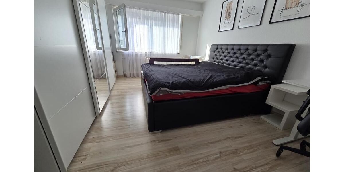Etagenwohnung Waldenbuch - 3.5 Zimmer, 95 m&sup2;, 1.270&euro; | Angebot:25989278