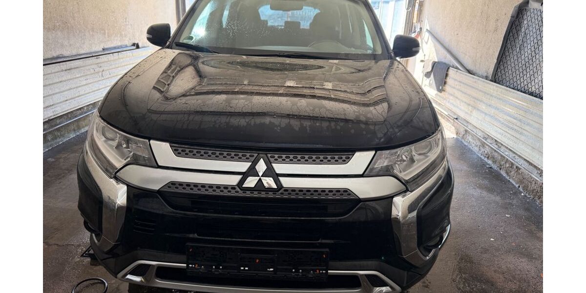 Mitsubishi Outlander 97.000 km 13.999 &euro; Fellbach 70736