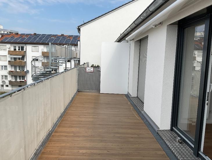 Dachgeschoßwohnung Esslingen am Neckar Oberesslingen - 3 Zimmer, 87 m&sup2;, 1.249&euro; | Angebot:25882996