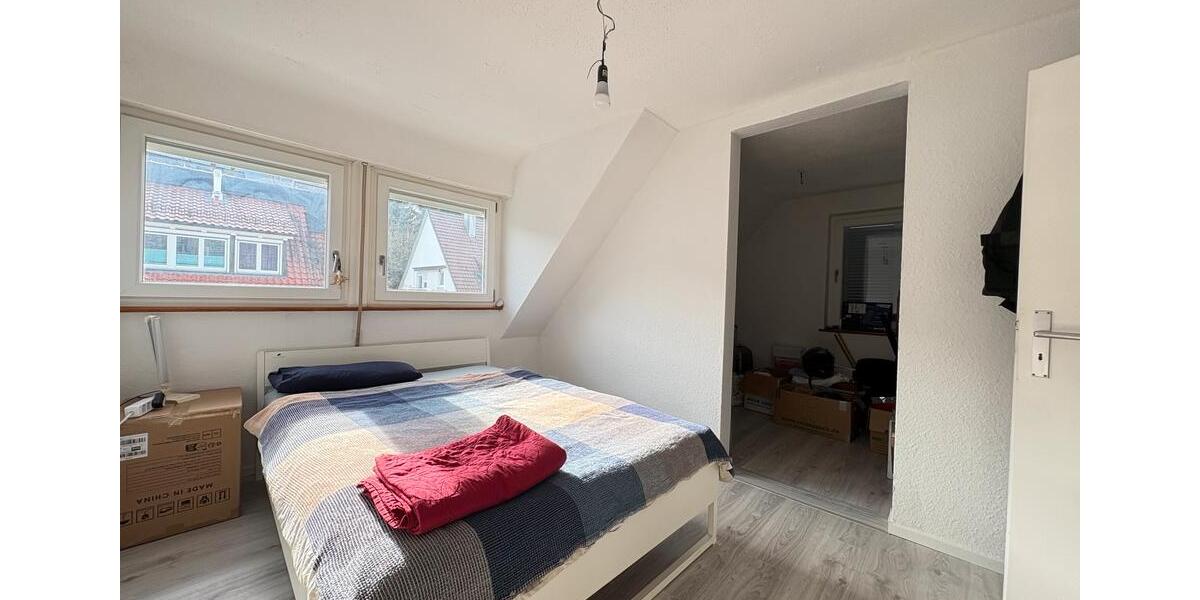 Dachgeschoßwohnung Stuttgart Luginsland - 3 Zimmer, 68 m&sup2;, 900&euro; | Angebot:25976190