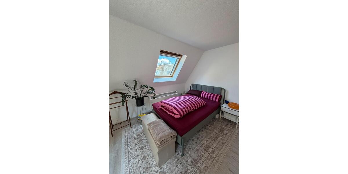 Dachgeschoßwohnung Stuttgart Stuttgart-Süd - 3 Zimmer, 80 m&sup2;, 1.300&euro; | Angebot:26603207