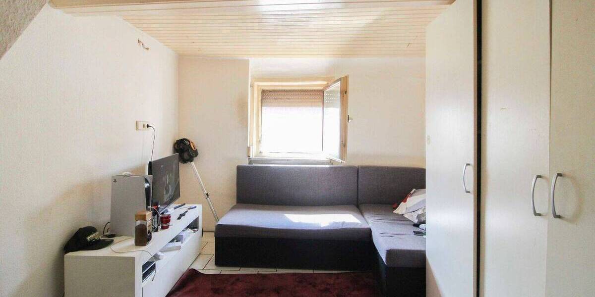 Doppelhaushälfte Stuttgart Weilimdorf - 7 Zimmer, 170 m&sup2;, 485.000&euro; | Angebot:26080889