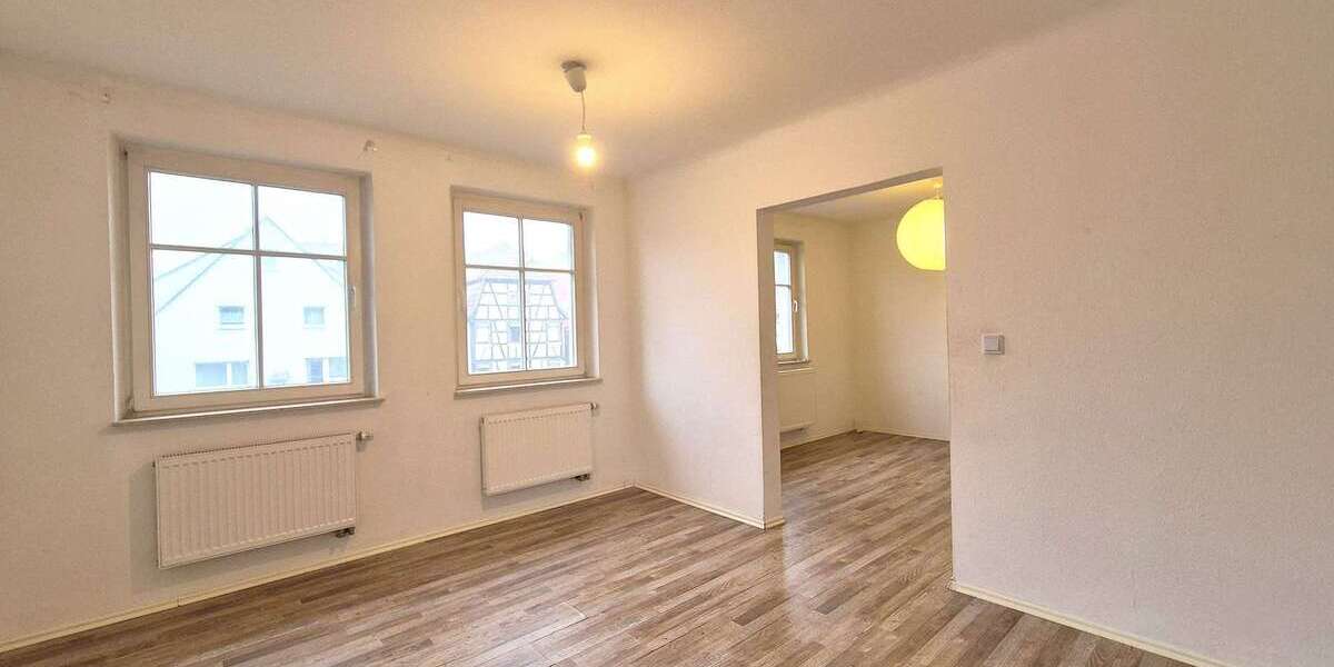 Einfamilienhaus Mundelsheim - 8 Zimmer, 180 m&sup2;, 360.000&euro; | Angebot:26067904