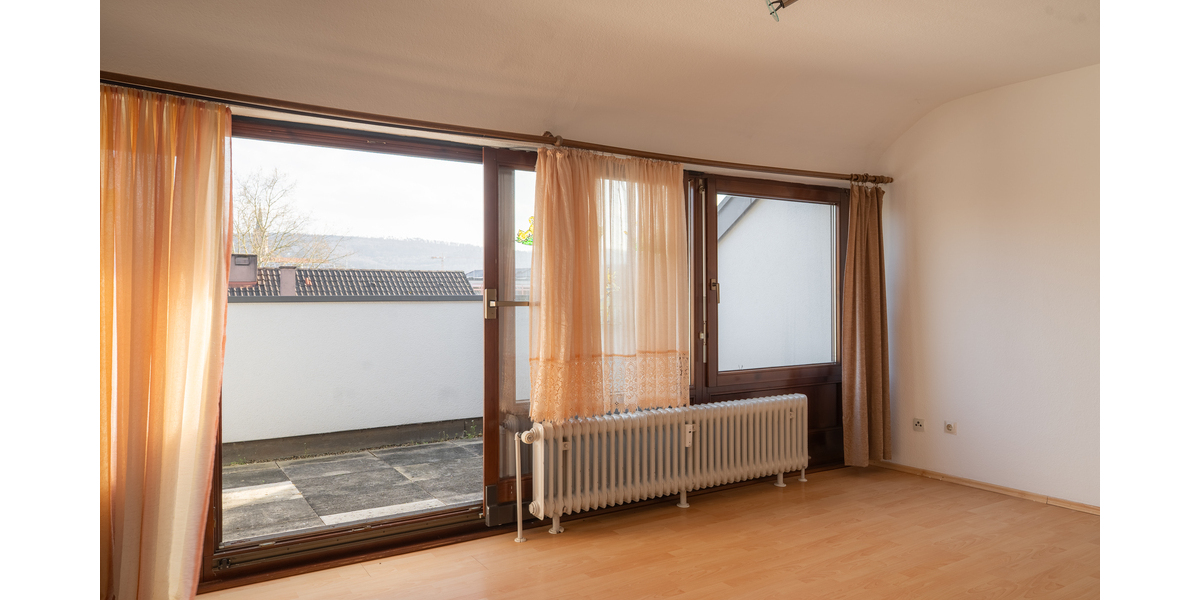 Sonnige Dachgeschoss-Oase mit PV-Anlage und Balkon - Etagenwohnung Schorndorf | Angebot:26548615