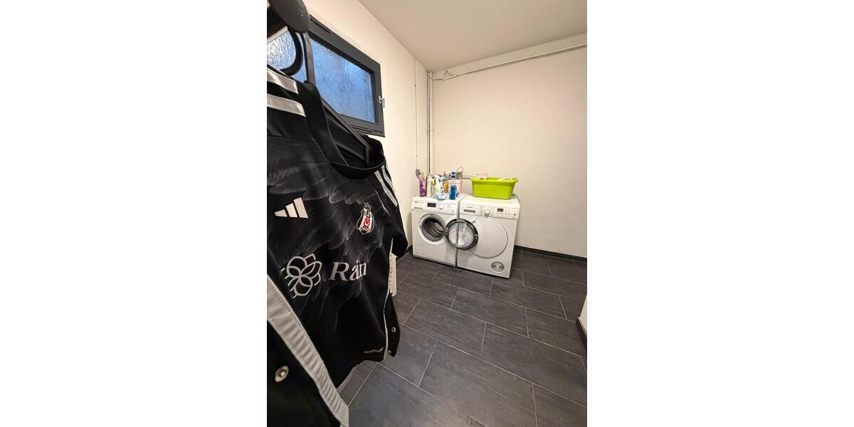 Einfamilienhaus Sachsenheim - 7 Zimmer, 230 m&sup2;, 900.000&euro; | Angebot:26957350