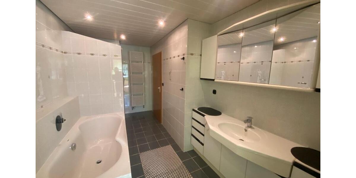 Doppelhaushälfte Weissach im Tal - 5 Zimmer, 140 m&sup2;, 419.000&euro; | Angebot:24728569