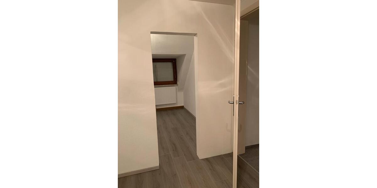 Dachgeschoßwohnung Kornwestheim - 3 Zimmer, 20 m&sup2;, 760&euro; | Angebot:26012923