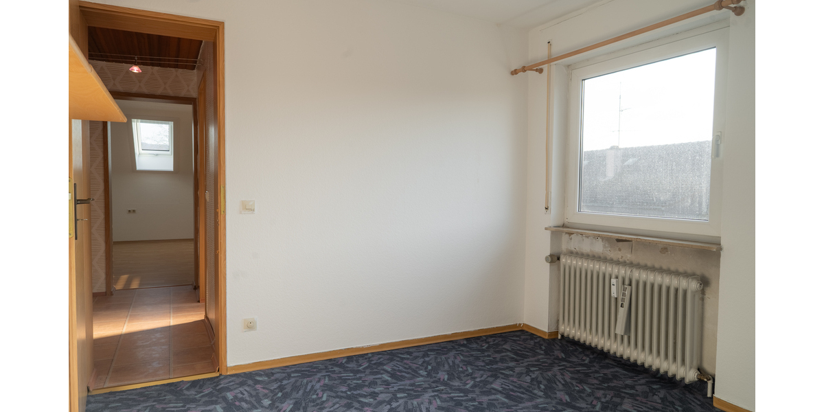 Sonnige Dachgeschoss-Oase mit PV-Anlage und Balkon - Etagenwohnung Schorndorf | Angebot:26548615