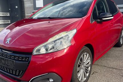 Peugeot 208 81.000 km 8.990 &euro; Asperg / Stuttgart 71679