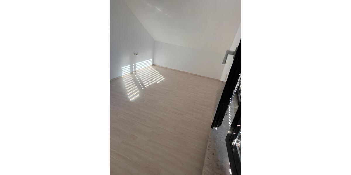 Dachgeschoßwohnung Vaihingen an der Enz - 3.5 Zimmer, 80 m&sup2;, 1.350&euro; | Angebot:27593623