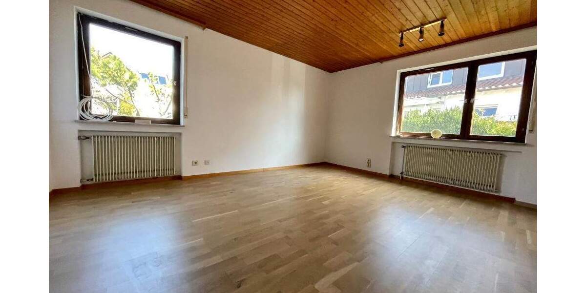 Doppelhaushälfte Renningen - 7 Zimmer, 155 m&sup2;, 2.200&euro; | Angebot:25898274