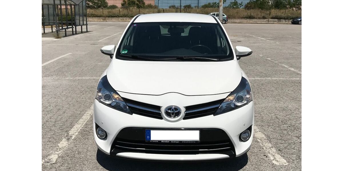 Toyota Verso 152.000 km 8.800 &euro; Korntal-Münchingen 70825