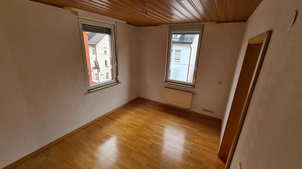 Etagenwohnung Stuttgart Luginsland - 4 Zimmer, 83 m&sup2;, 1.000&euro; | Angebot:25934832