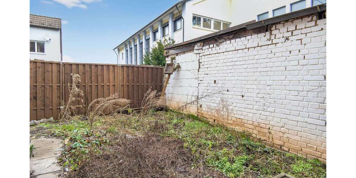 Gepflegtes 3-Familienhaus in begehrter Wohnlage mit vielseitigen Nutzungsmöglichkeiten - Mehrfamilienhaus, Wohnhaus Stuttgart Zuffenhausen | Angebot:27083597
