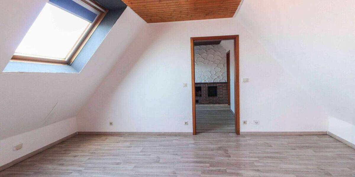 Doppelhaushälfte Erligheim - 9 Zimmer, 151 m&sup2;, 375.000&euro; | Angebot:26028535