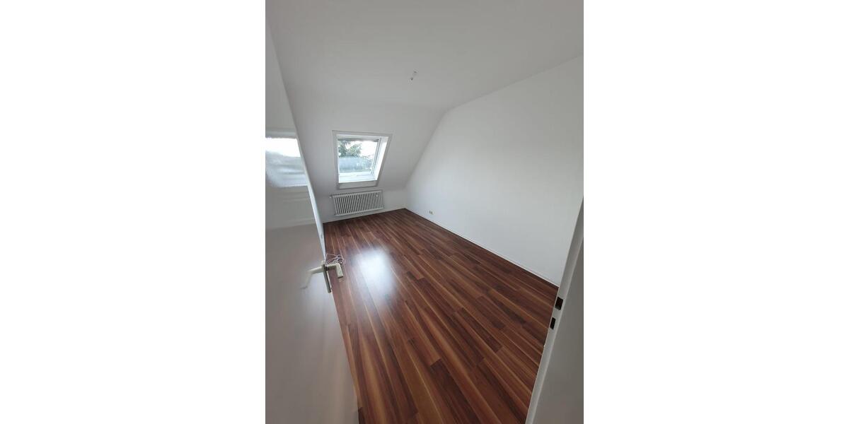Dachgeschoßwohnung Stuttgart Sillenbuch - 5.5 Zimmer, 116 m&sup2;, 1.450&euro; | Angebot:26495344