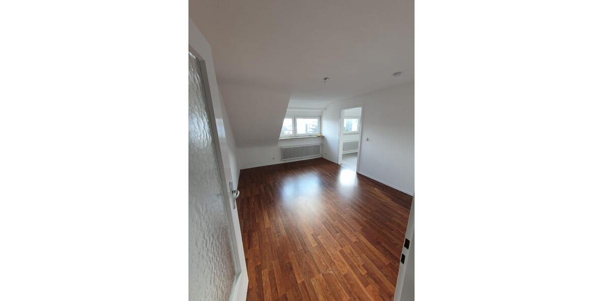 Dachgeschoßwohnung Stuttgart Sillenbuch - 5.5 Zimmer, 116 m&sup2;, 1.450&euro; | Angebot:26495344
