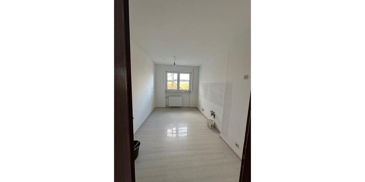 Erdgeschoßwohnung Uhingen - 4 Zimmer, 120 m&sup2;, 1.500&euro; | Angebot:25988250