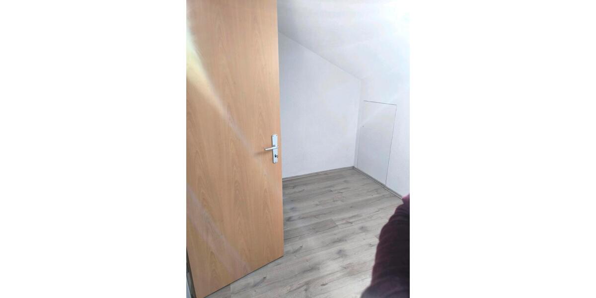 Dachgeschoßwohnung Stuttgart Feuerbach - 1.5 Zimmer, 34 m&sup2;, 850&euro; | Angebot:26616081