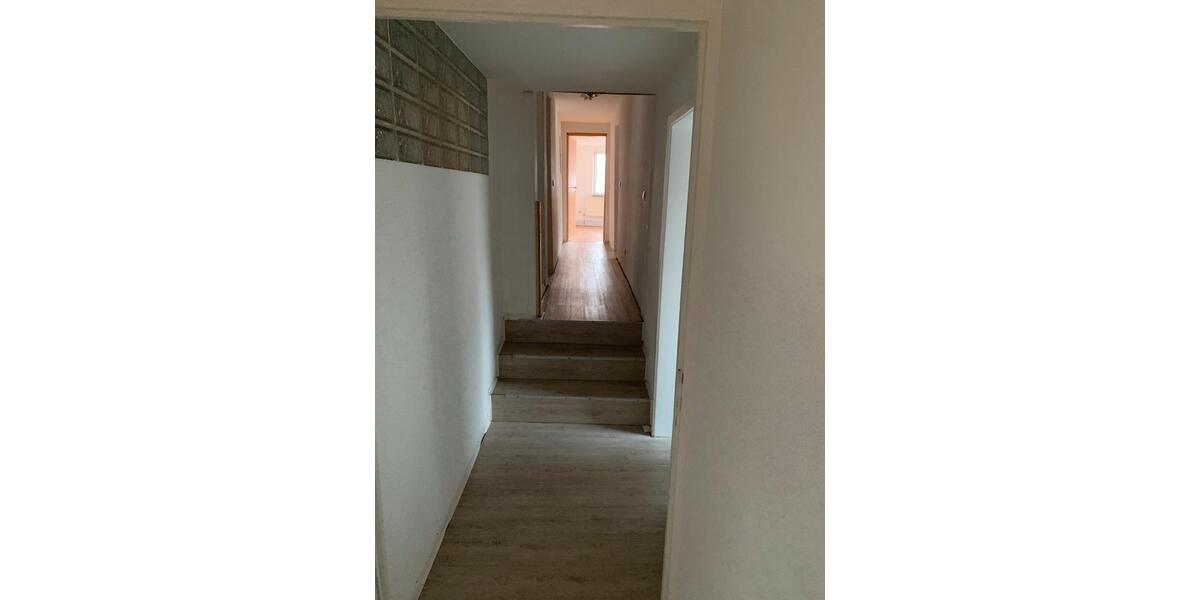 Etagenwohnung Pleidelsheim - 6 Zimmer, 110 m&sup2;, 1.690&euro; | Angebot:24839462