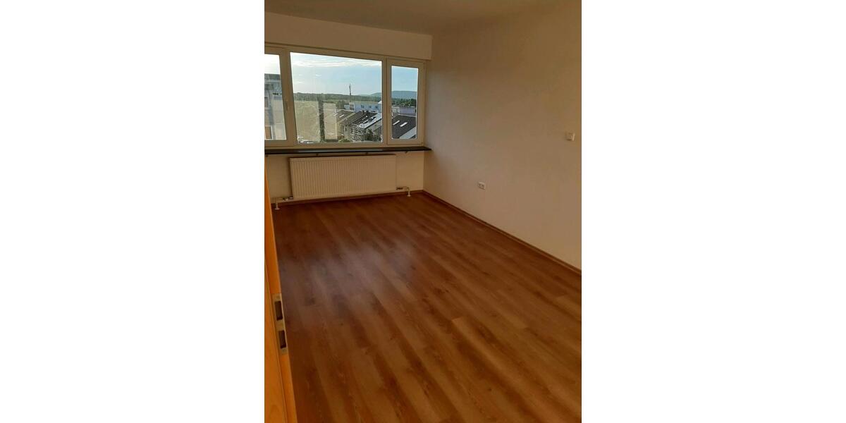 Etagenwohnung Sachsenheim - 4.5 Zimmer, 94 m&sup2;, 1.250&euro; | Angebot:25821678