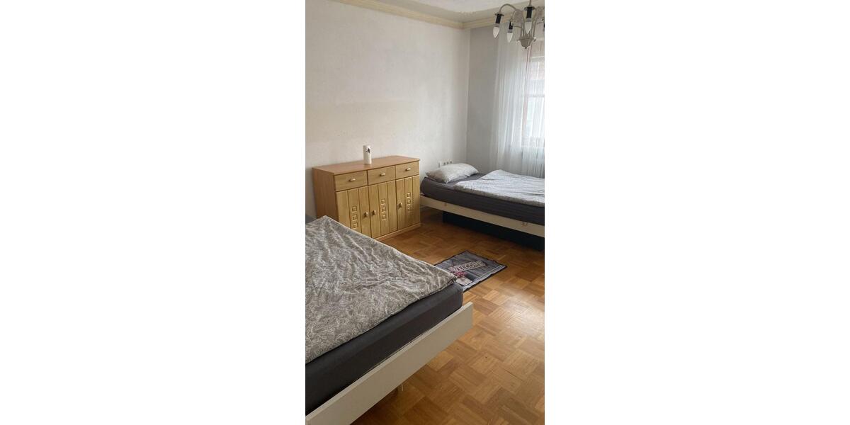 Erdgeschoßwohnung Neckartailfingen - 7 Zimmer, 180 m&sup2;, 1.700&euro; | Angebot:24813417