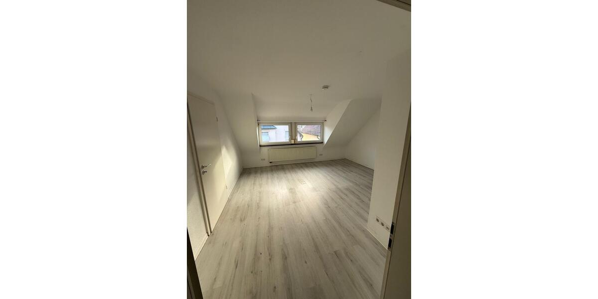 Dachgeschoßwohnung Stuttgart Bad Cannstatt - 2 Zimmer, 42 m&sup2;, 775&euro; | Angebot:25510132