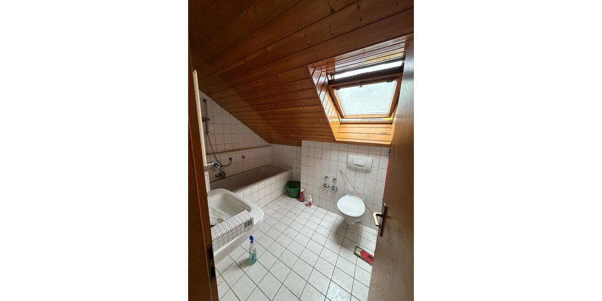 Dachgeschoßwohnung Ludwigsburg Pflugfelden - 3 Zimmer, 66 m&sup2;, 990&euro; | Angebot:26623402