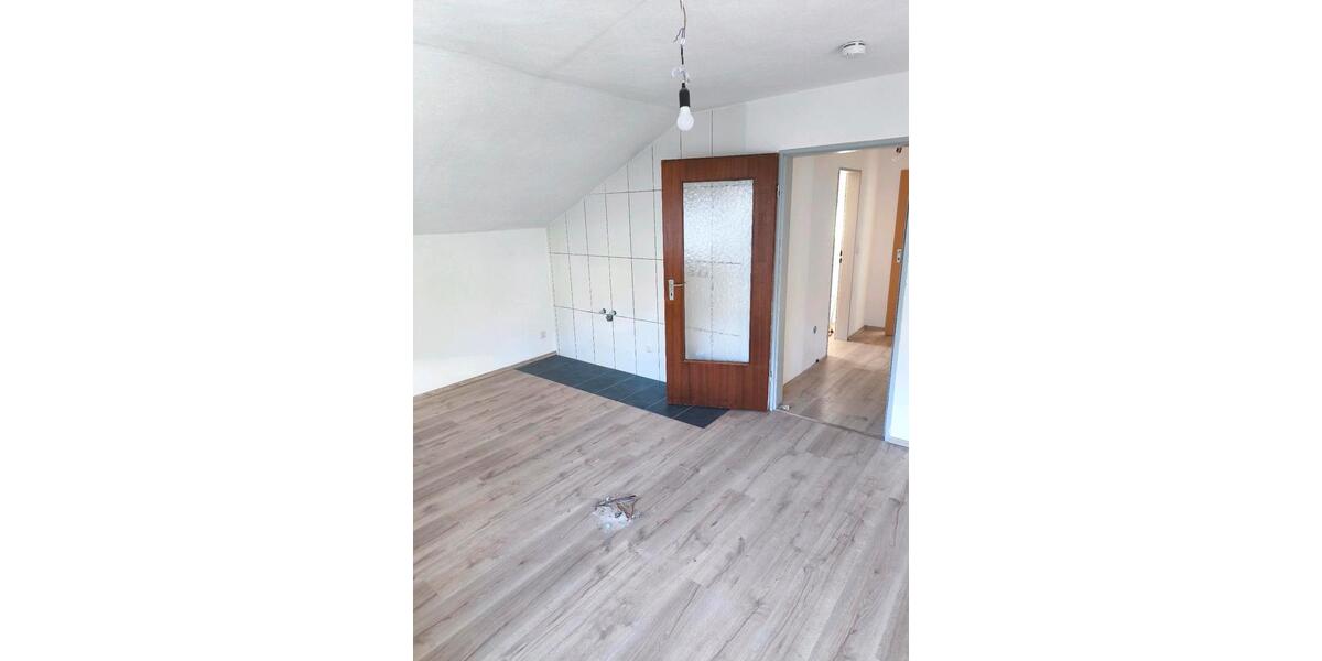Dachgeschoßwohnung Stuttgart Feuerbach - 1.5 Zimmer, 34 m&sup2;, 850&euro; | Angebot:26616081