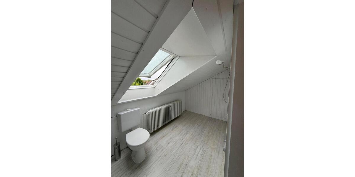 Dachgeschoßwohnung Ludwigsburg Hoheneck - 3 Zimmer, 55 m&sup2;, 1.000&euro; | Angebot:26483179