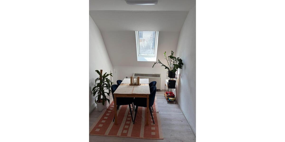 Dachgeschoßwohnung Stuttgart Stuttgart-Süd - 3 Zimmer, 80 m&sup2;, 1.300&euro; | Angebot:26603207
