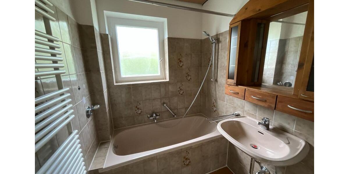 Etagenwohnung Stuttgart Bad Cannstatt - 4 Zimmer, 100 m&sup2;, 1.800&euro; | Angebot:25369076