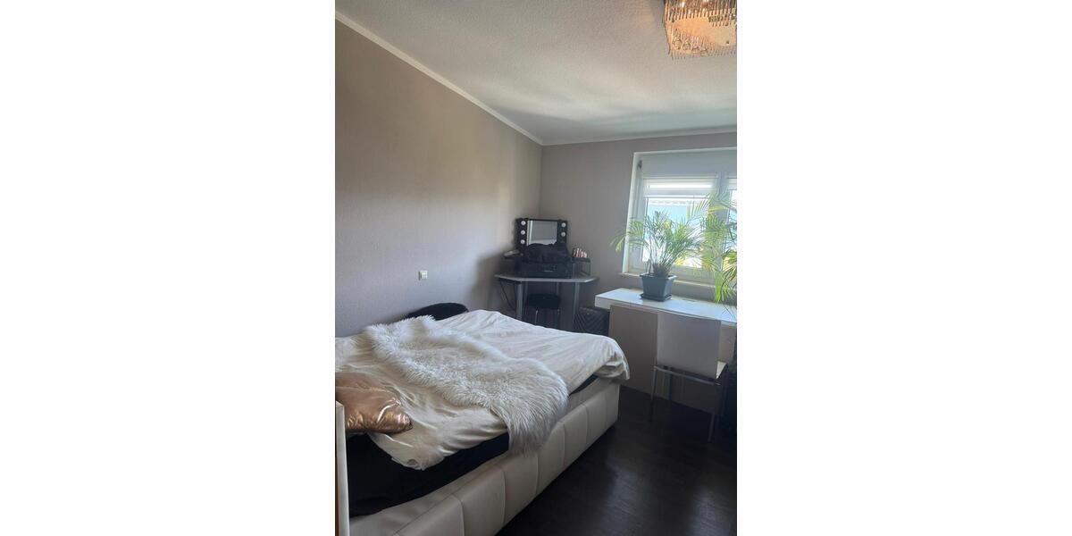 Einfamilienhaus Kornwestheim - 3 Zimmer, 80 m&sup2;, 1.600&euro; | Angebot:25151260