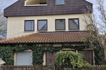 Haus Nürtingen Raidwangen - 9 Zimmer, 213 m&sup2;, 649.000&euro; | Angebot:25707777